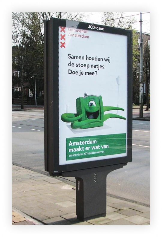 JCDecaux-abri met de poster: Samen houden wij de stoep netjes. Doe je mee?